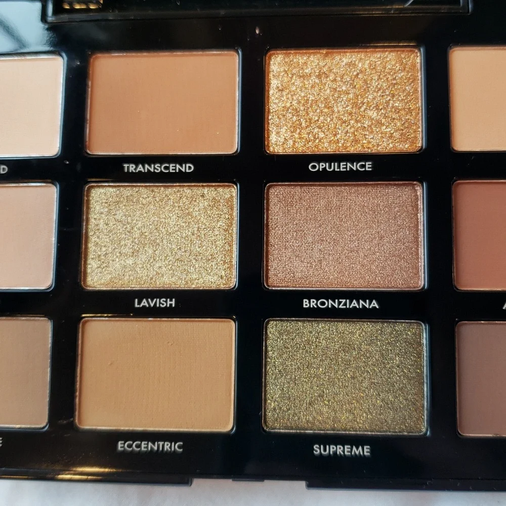 Artist Couture Supreme Nudes 12 pan eyeshadow palette New